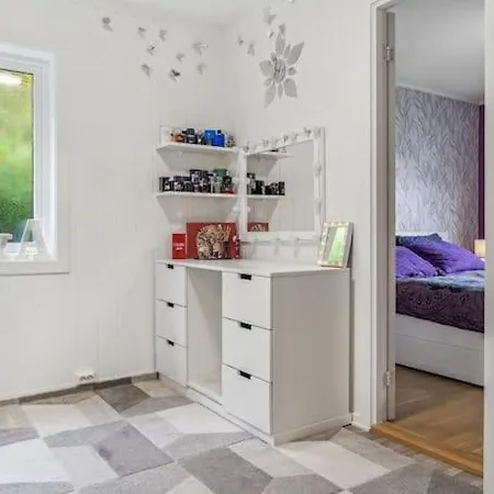 Solrik Og Romslig Leilighet Διαμέρισμα Svolvær